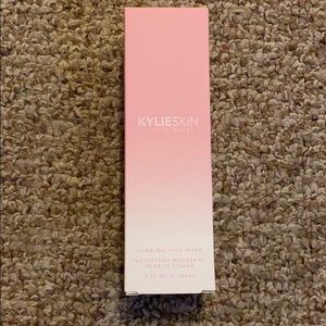 Kylie Skin Foaming Face Wash